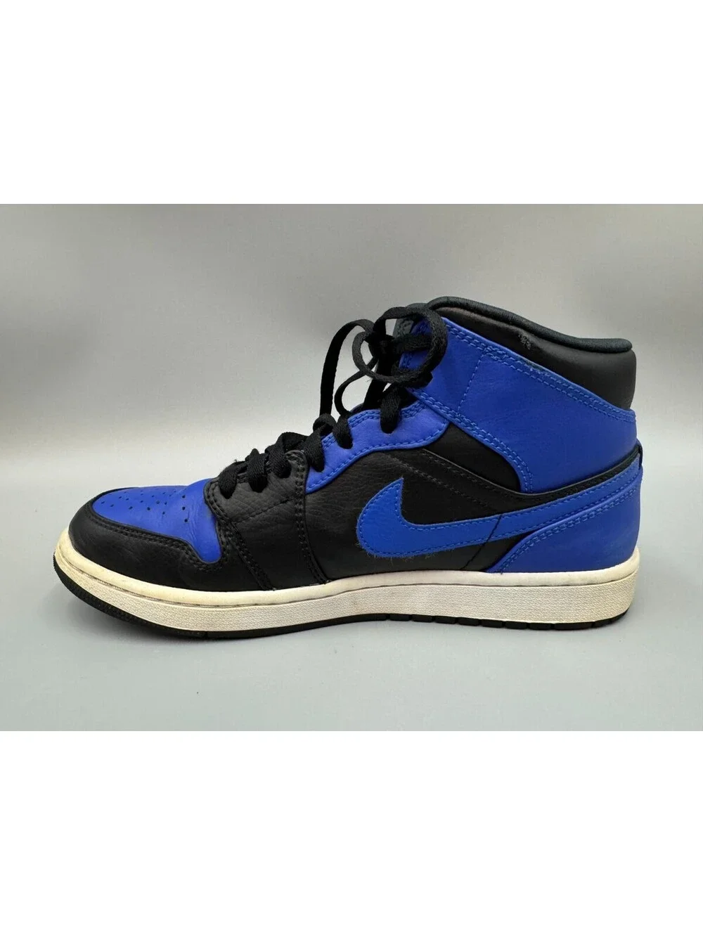 Men’s Nike Air Jordan 1 Mid Hyper Leather Sneakers, Black & Royal Blue, Size 9